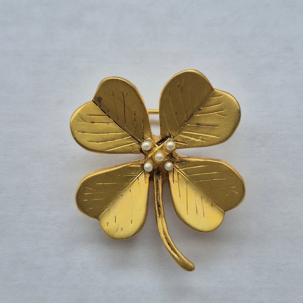 Danecraft gold tone four leaf clover brooch pin - Picture 1 of 6